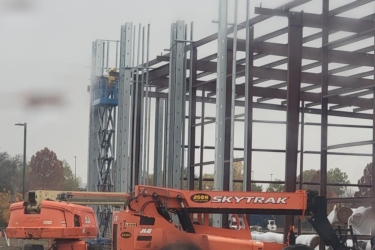 steel column erection with skytrak telehandler overcast